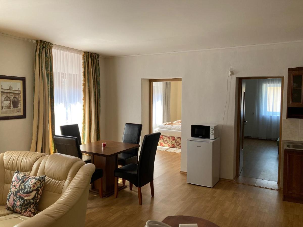 Country House & Restaurant Hronec Экстерьер фото