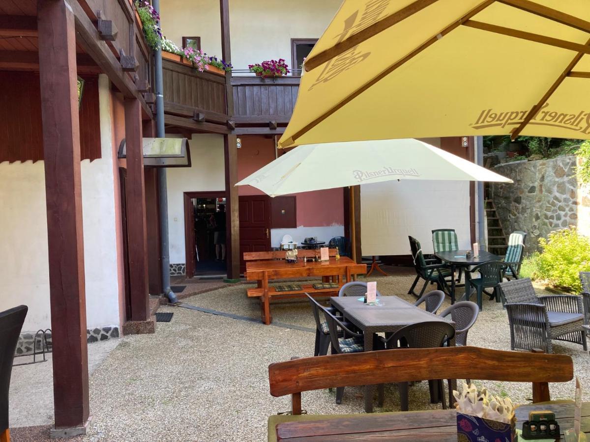 Country House & Restaurant Hronec Экстерьер фото