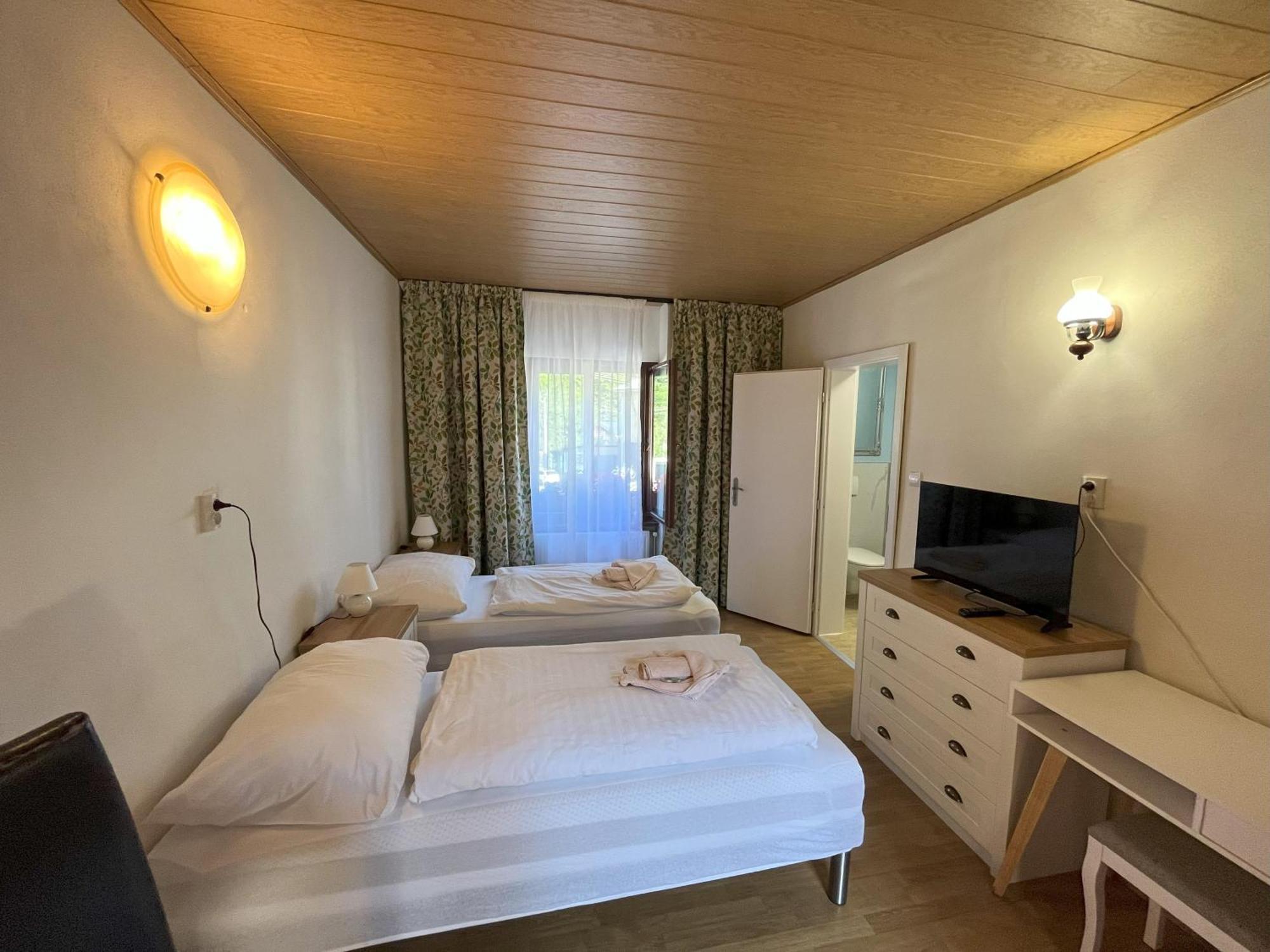 Country House & Restaurant Hronec Экстерьер фото